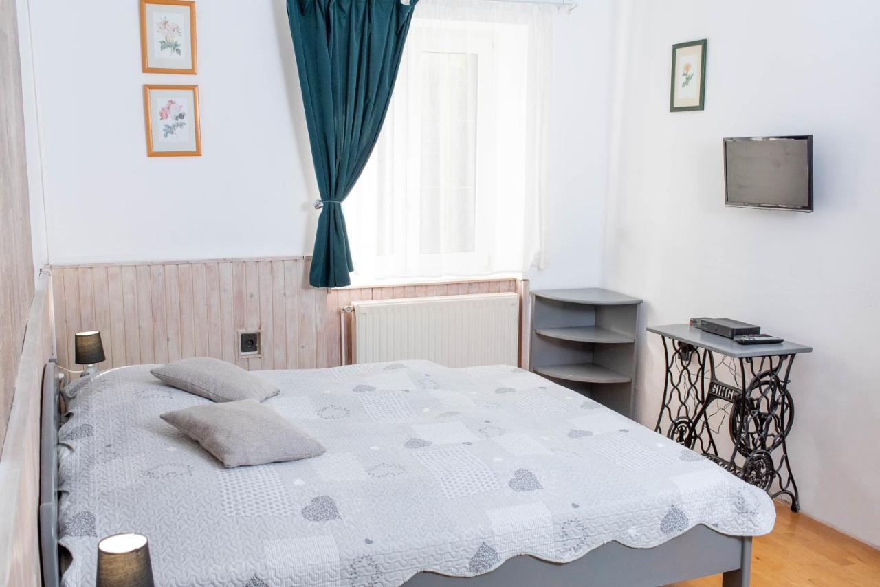 Park Apartman Heviz Exterior photo