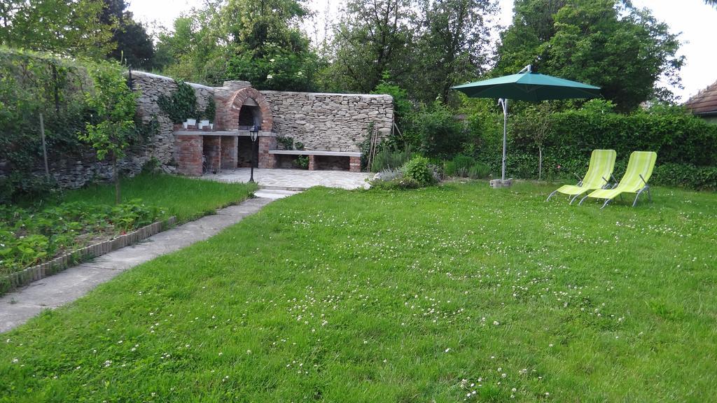 Park Apartman Heviz Exterior photo