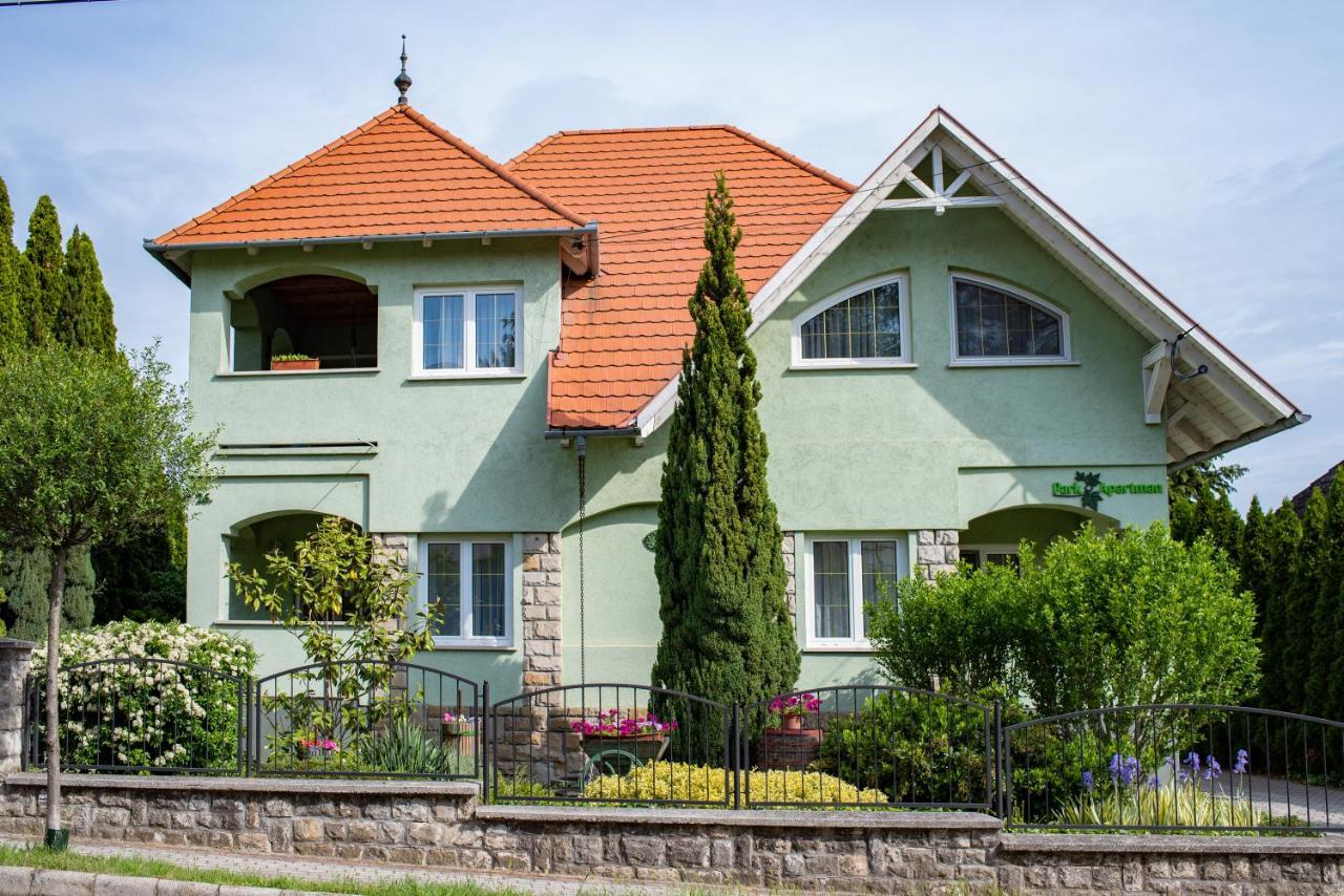 Park Apartman Heviz Exterior photo